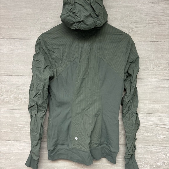 | Lululemon | Dance Studio Jacket. Size 6. - Picture 3 of 4